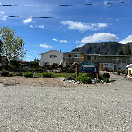 Holiday Beach Resort Motel Okanagan Falls Buitenkant foto