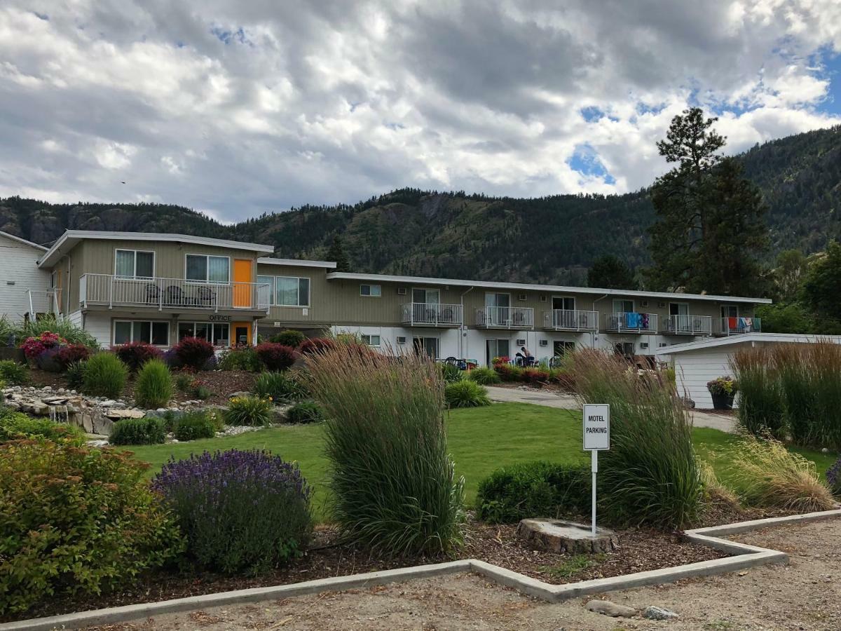 Holiday Beach Resort Motel Okanagan Falls Buitenkant foto